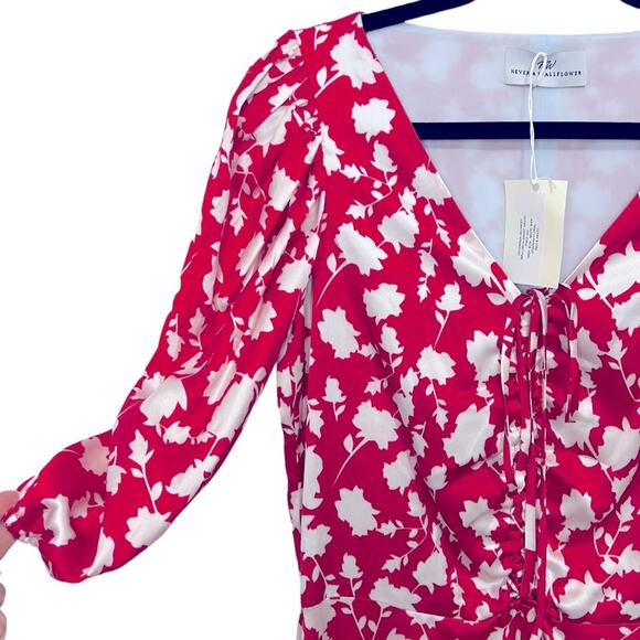 Never A Wallflower Shadow Floral Red & White Dress Size XS NWT - Picture 4 of 7